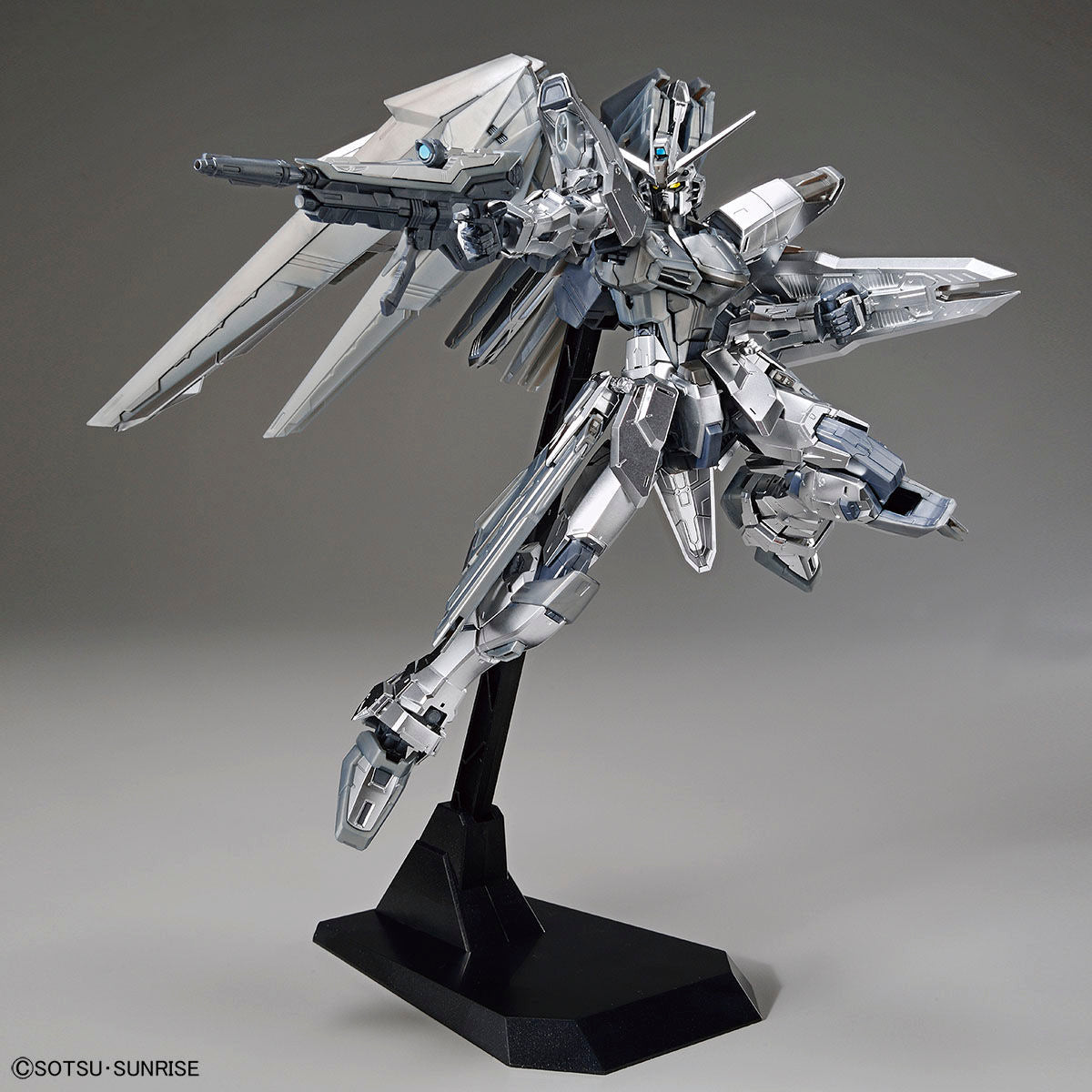 【𝐓𝐇𝐄 𝐆𝐔𝐍𝐃𝐀𝐌 𝐁𝐀𝐒𝐄】 MG FREEDOM GUNDAM VER 2.0 (SILVER COATING)