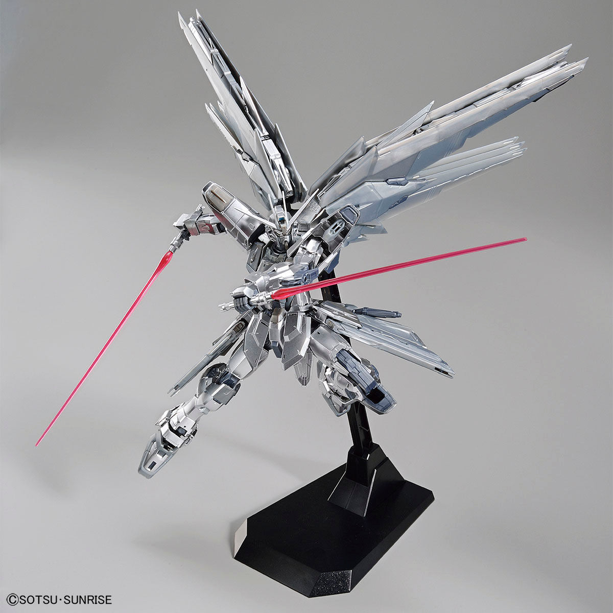 【𝐓𝐇𝐄 𝐆𝐔𝐍𝐃𝐀𝐌 𝐁𝐀𝐒𝐄】 MG FREEDOM GUNDAM VER 2.0 (SILVER COATING)
