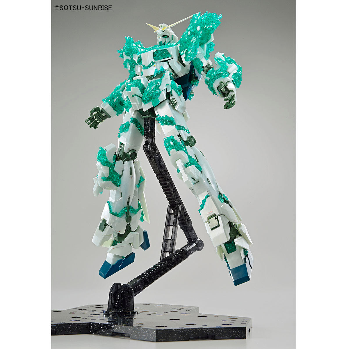 【𝐓𝐇𝐄 𝐆𝐔𝐍𝐃𝐀𝐌 𝐁𝐀𝐒𝐄】 MG UNICORN GUNDAM (LUMINOUS CRYSTAL BODY)