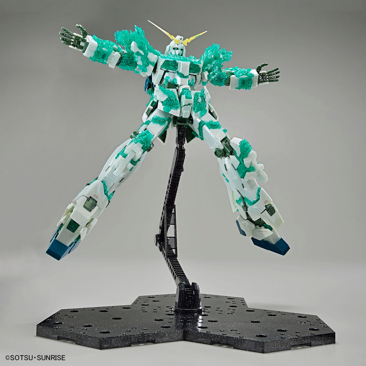 【𝐓𝐇𝐄 𝐆𝐔𝐍𝐃𝐀𝐌 𝐁𝐀𝐒𝐄】 MG UNICORN GUNDAM (LUMINOUS CRYSTAL BODY)