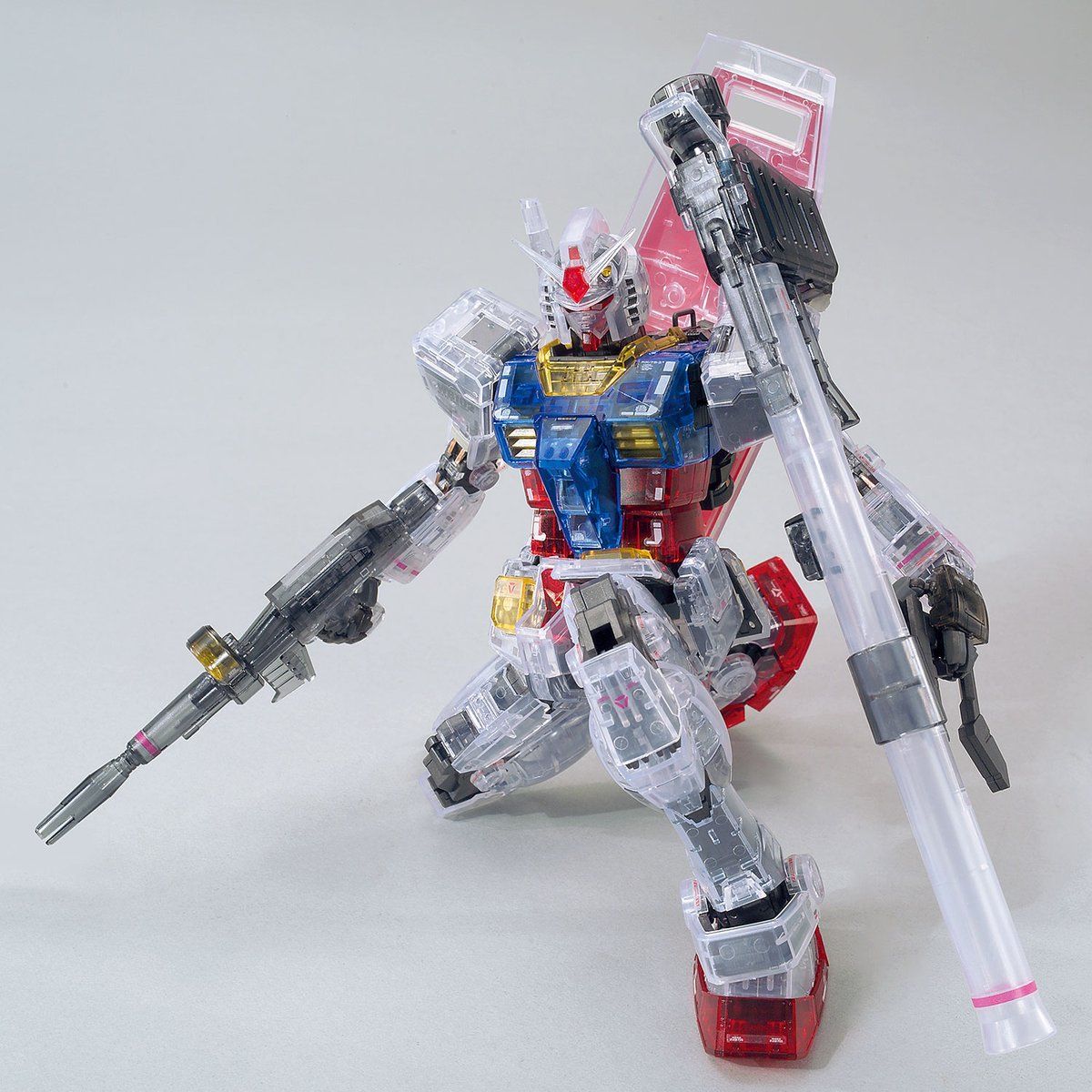 【𝐓𝐇𝐄 𝐆𝐔𝐍𝐃𝐀𝐌 𝐁𝐀𝐒𝐄】 MG RX-78-2 GUNDAM VER 3.0 (CLEAR C COLOR)